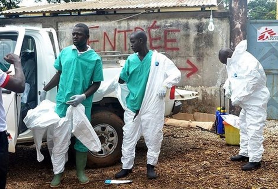 Ebola'nın yayılmasını kolaylaştıran kadın sünneti askıya alındı - 1