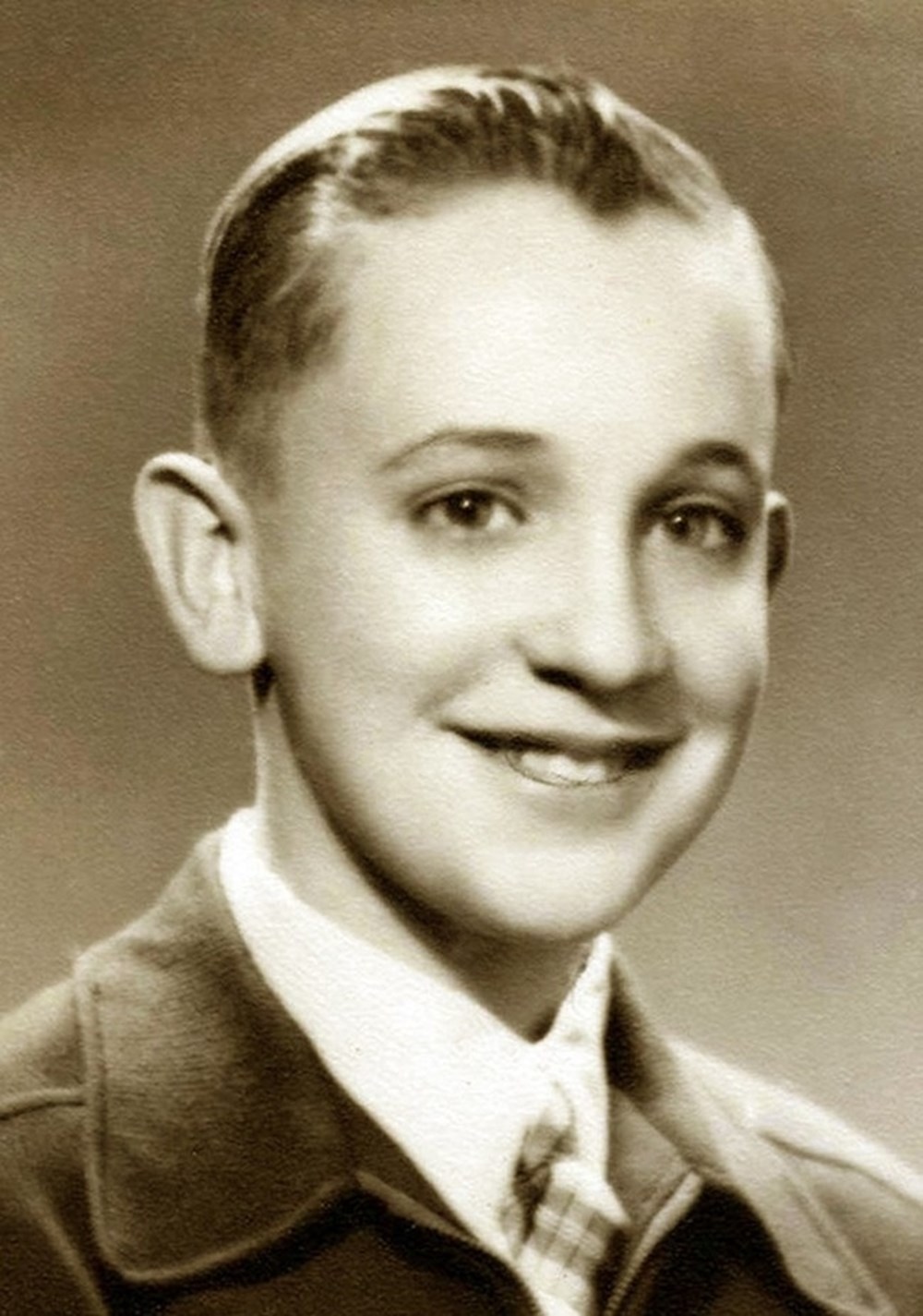 Su Burcu Yazgı Coşkun'dan nostaljik kare (Ünlülerin çocukluk ve gençlik halleri) - 617