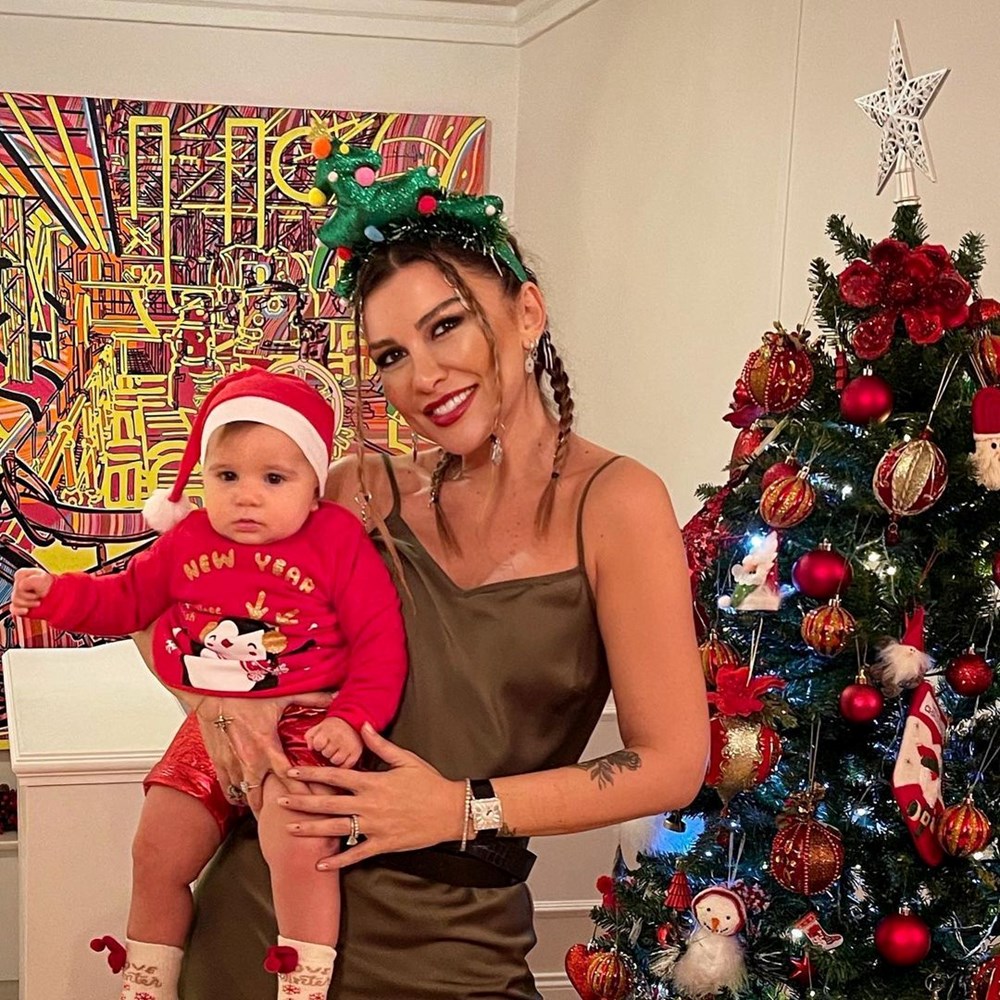 هكذا احتفل مشاهير تركيا بالكريسماس (صور) 5 أسهم رأس السنة الجديدة من أسماء مشهورة - 6