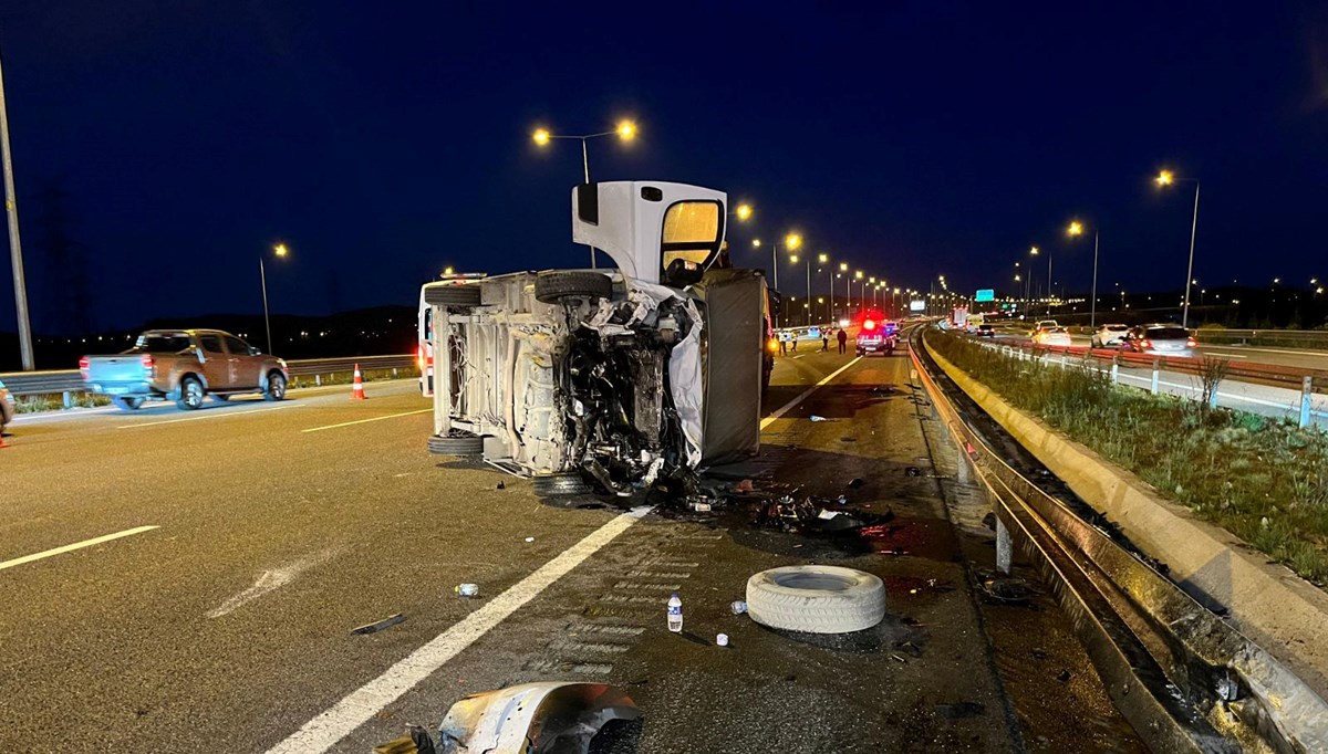 Kuzey Marmara Otoyolu'nda feci kaza: 1 ölü, 5 yaralı Kuzey Marmara Otoyolu'nda feci kaza: 1 ölü, 5 yaralı