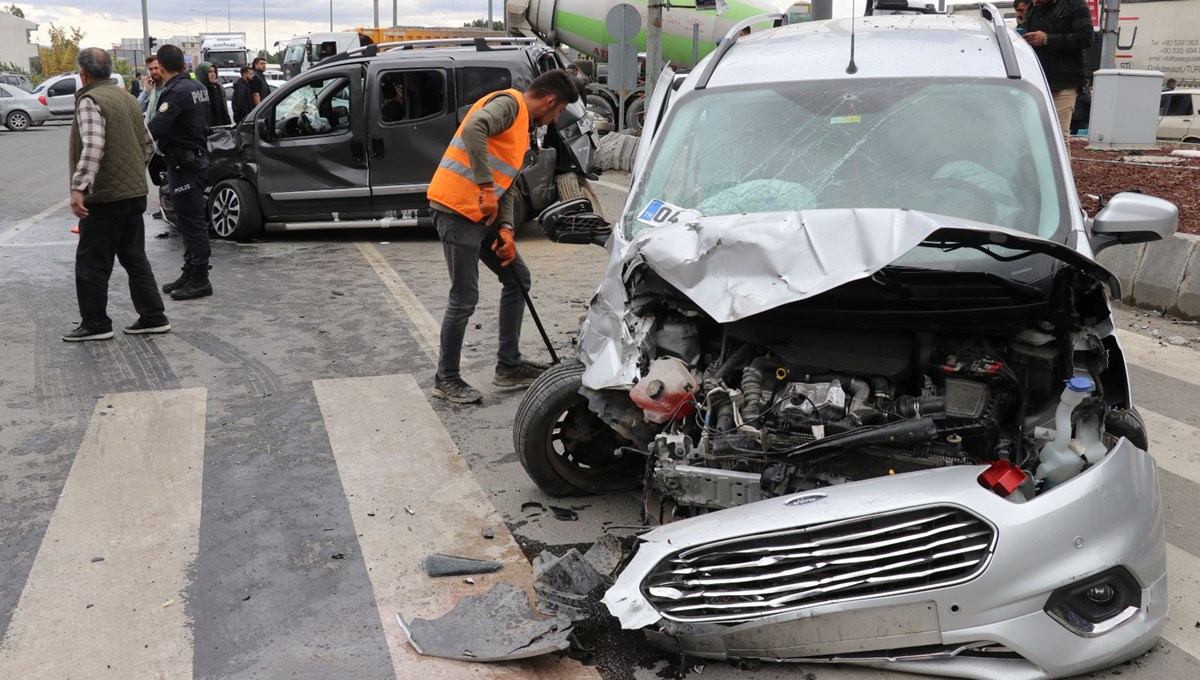 Ağrı'da trafik kazası: 6 yaralı Ağrı'da trafik kazası: 6 yaralı