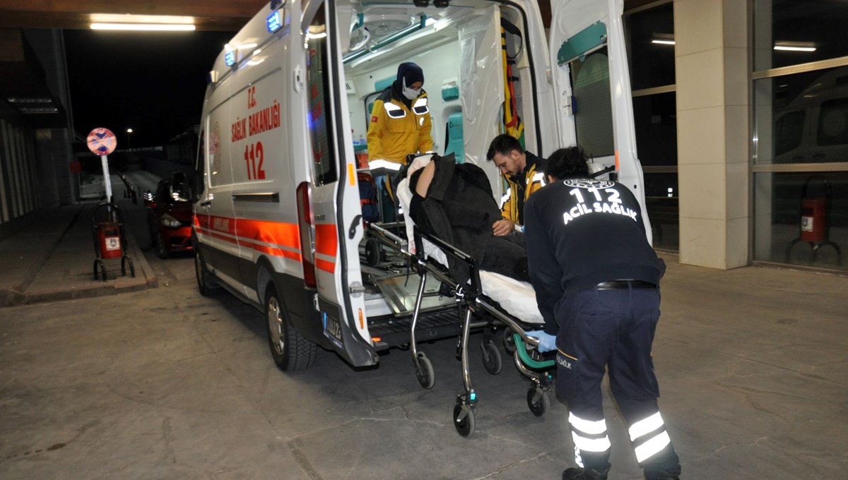 Gece yarısı yürürken bıçaklı saldırıya uğradı