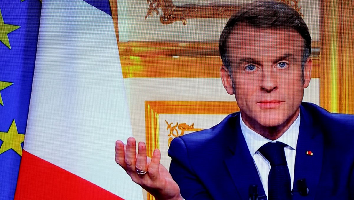 Macron'dan kriz sonrası ilk açıklama: Görev süremin sonuna kadar buradayım Macron'dan kriz sonrası ilk açıklama: Görev süremin sonuna kadar buradayım