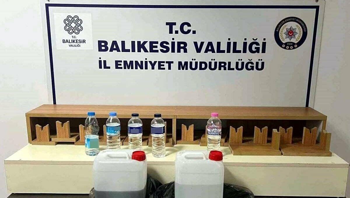 Balıkesir'de sahte içkiden ölüm şüphesi: 5 gözaltı Balıkesir'de sahte içkiden ölüm şüphesi: 5 gözaltı