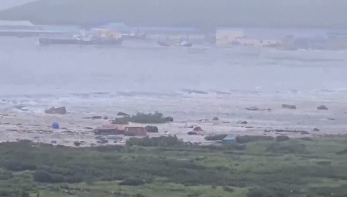 8,8'lik deprem sonrası tsunami dalgaları böyle geldi 8,8'lik deprem sonrası tsunami dalgaları böyle geldi