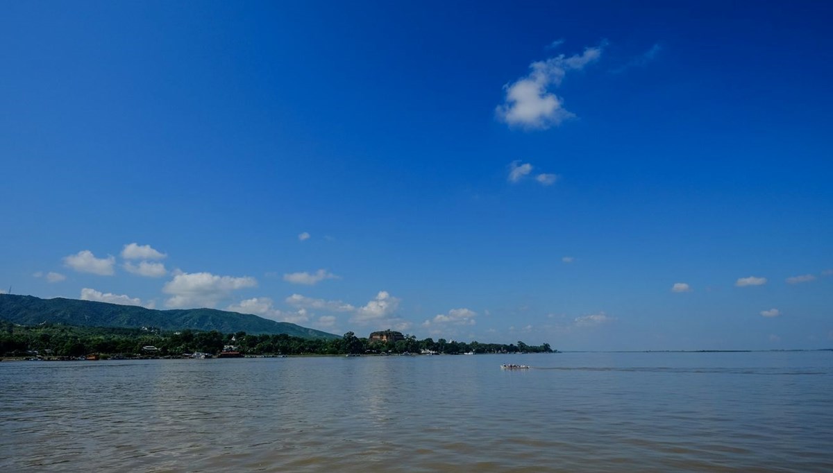 Myanmar'ın kuzeybatısında tekne battı: 12 kişi kayboldu