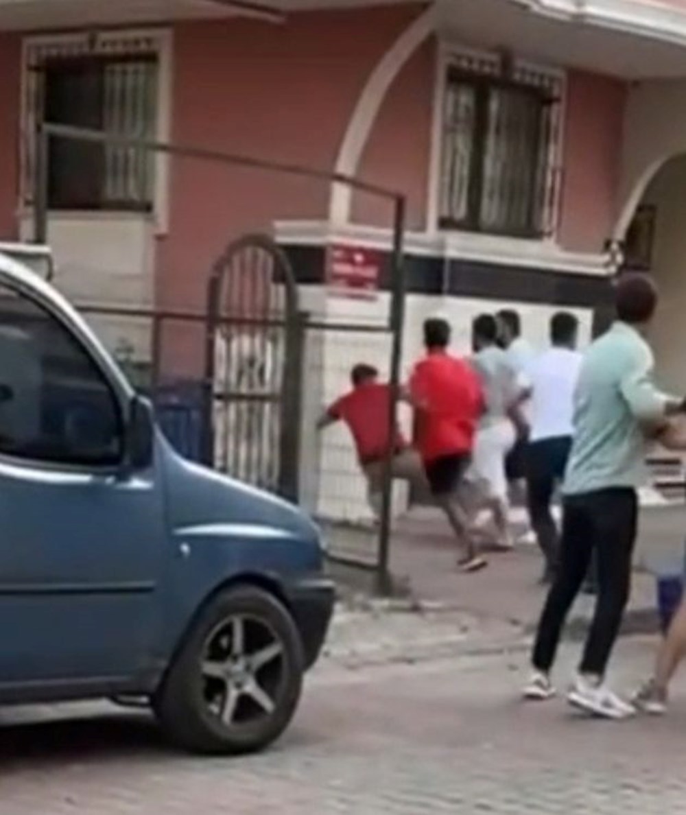 Sitede park yeri kavgası: Tekme ve yumruklar havada uçuştu - 4