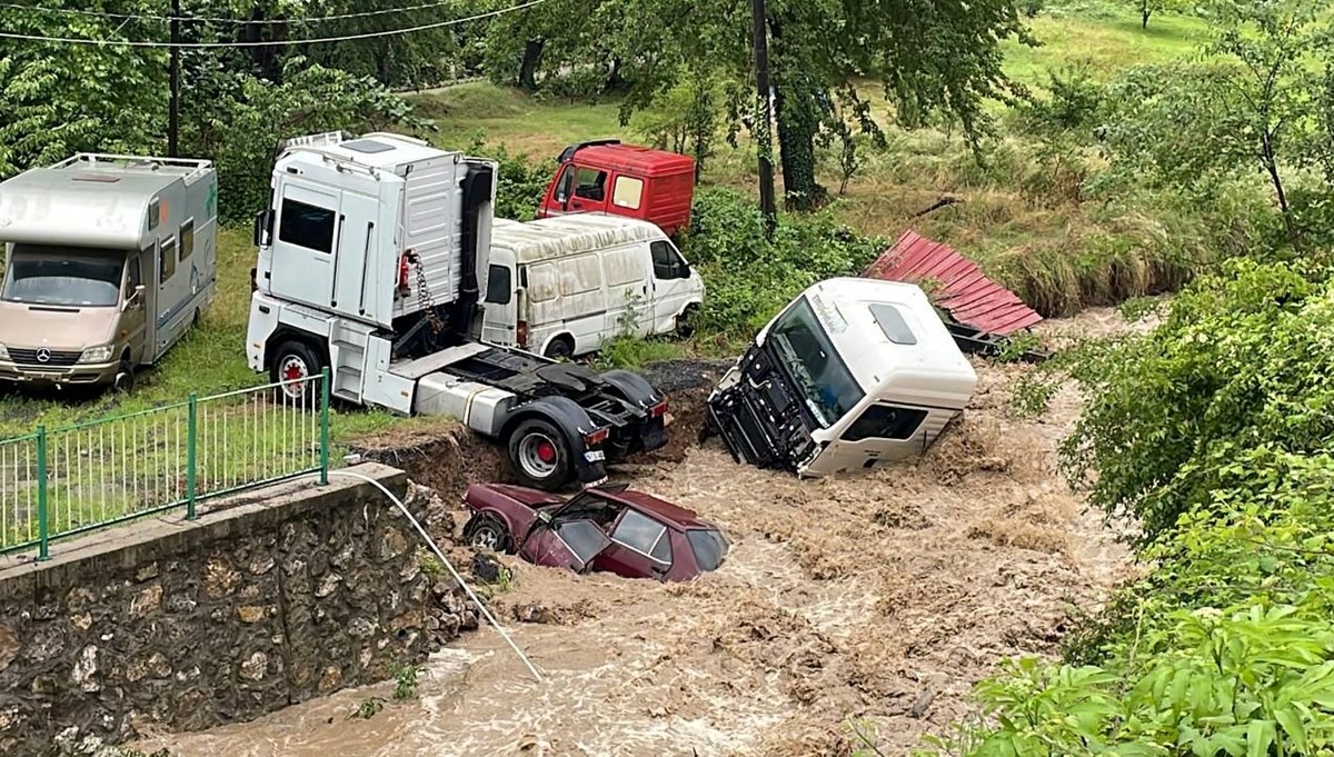 Karadeniz'de sel: Zonguldak'ı sağanak vurdu