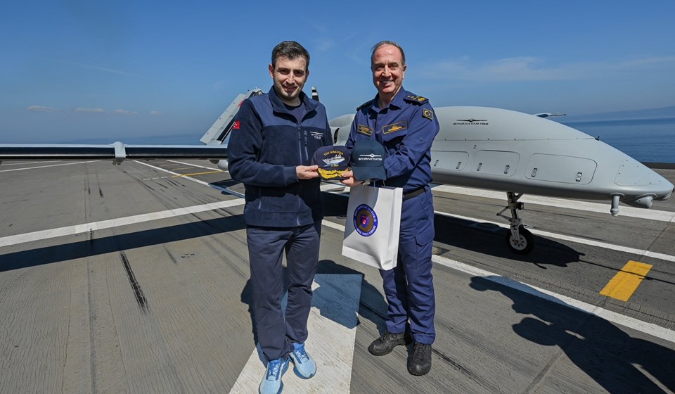 Bayraktar TB3'ten önemli başarı: TCG Anadolu gemisine iniş-kalkış yaptı - 1
