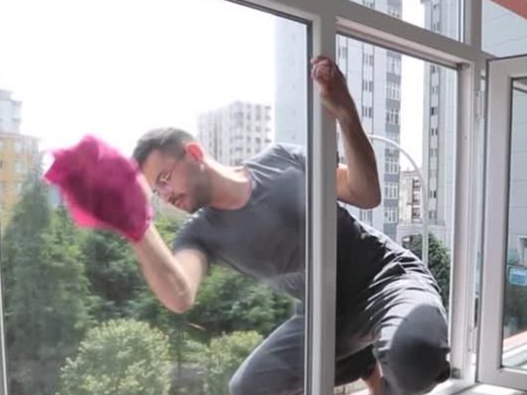 sosyal medyada fenomen olan obsesif temizlik hastasi kadir ezildi ntv ye konustu