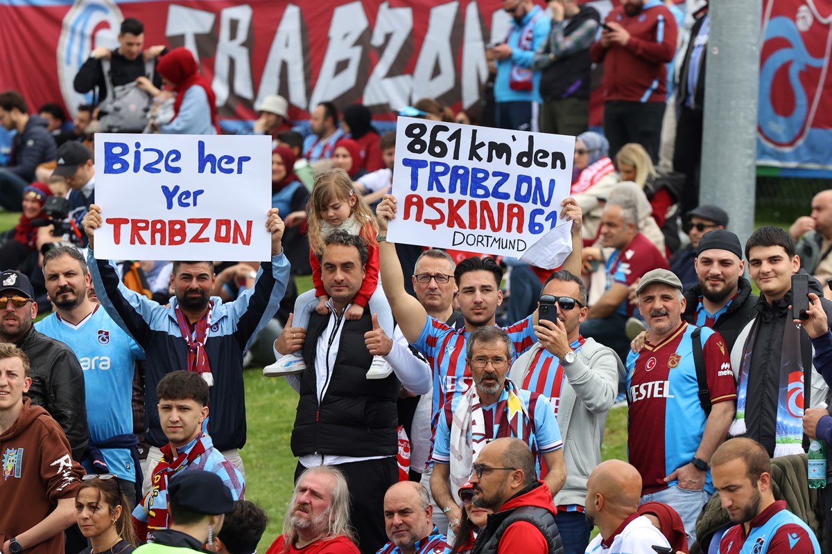 Trabzonspor taraftarı maça büyük ilgi gösterdi.