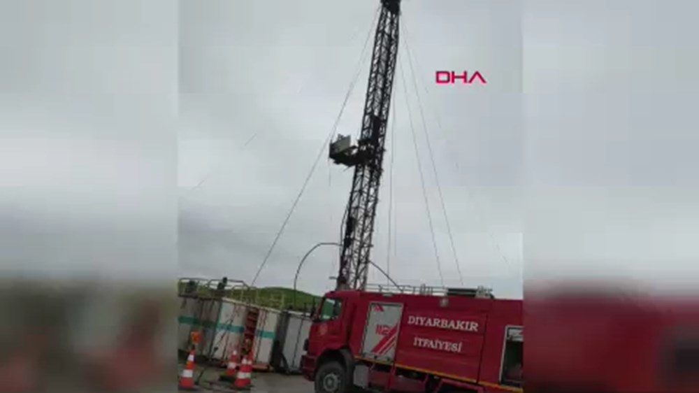 Diyarbakır’da petrol kuyusunda patlama: Ölü ve yaralılar var 3 Diyarbakır’da petrol kuyusunda patlama: 1 ölü, 1 yaralı - 4