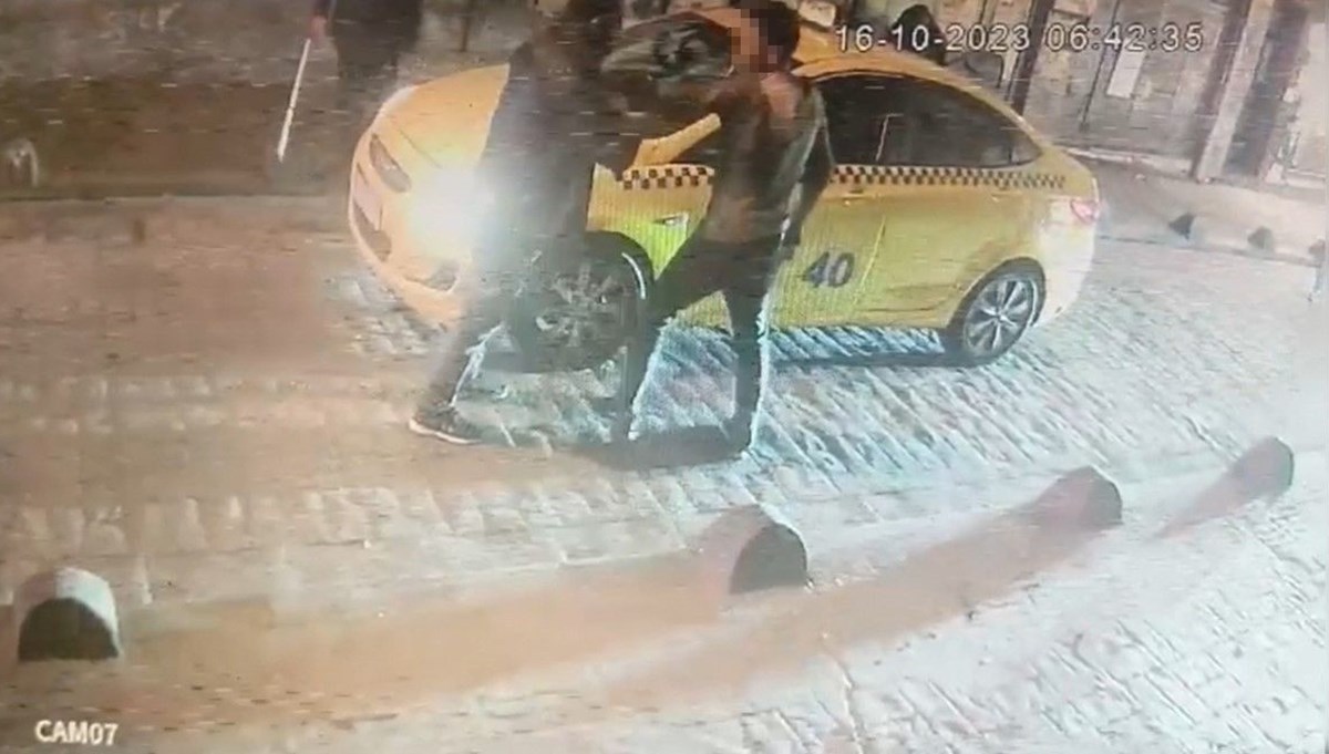 İstanbul’da takside kavga: Hem dövdü hem de bıçakladı İstanbul’da takside kavga: Hem dövdü hem de bıçakladı