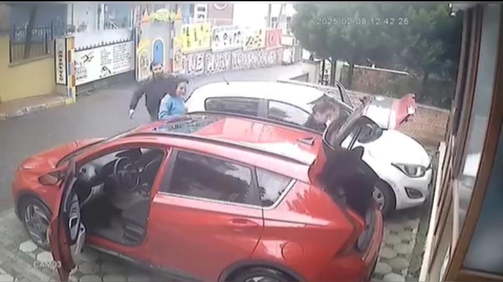 İstanbul'da komşu terörü: "Seni öldüreceğiz" diye tehdit edip dayak attılar 76 qkJzVXMSekK2EE2iDGXy8A