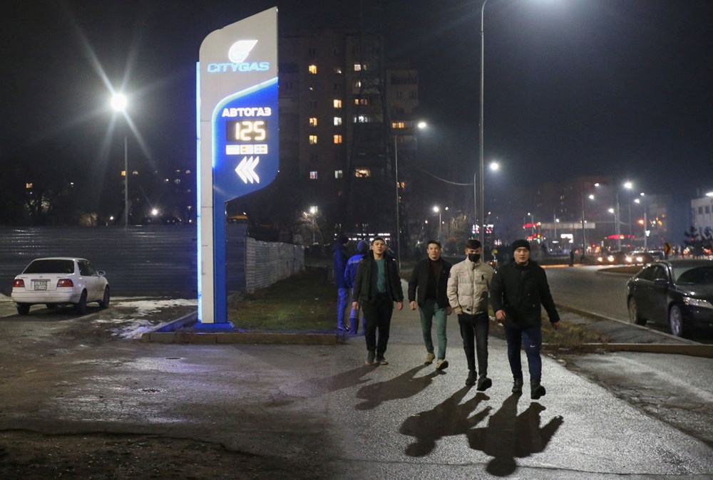 Kazakistan’ın Almatı şehrinde protestocular Valilik binasına girdi, başkentte OHAL ilan edildi - 37