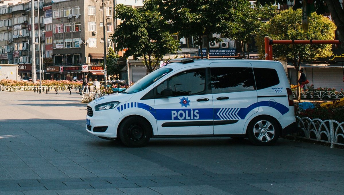 İki öğretmen arasında okulda bıçaklı kavga İki öğretmen arasında okulda bıçaklı kavga