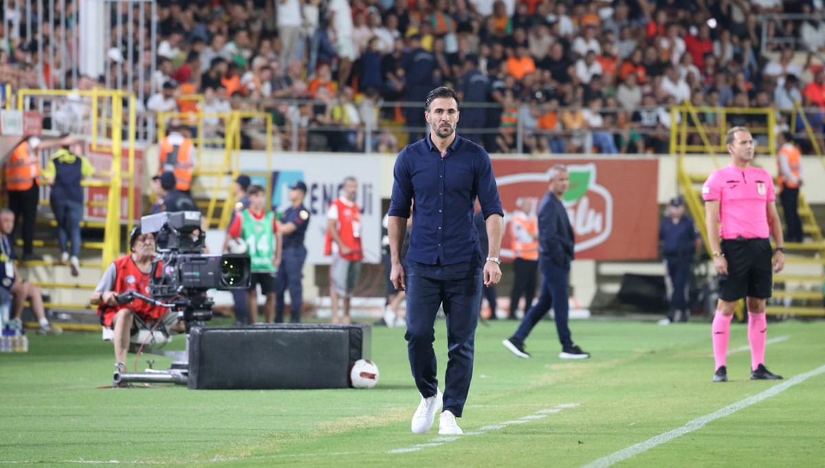Alanyaspor - Fenerbahçe maçında Ömer Erdoğan kırmızı kart gördü Alanyaspor - Fenerbahçe maçında Ömer Erdoğan kırmızı kart gördü