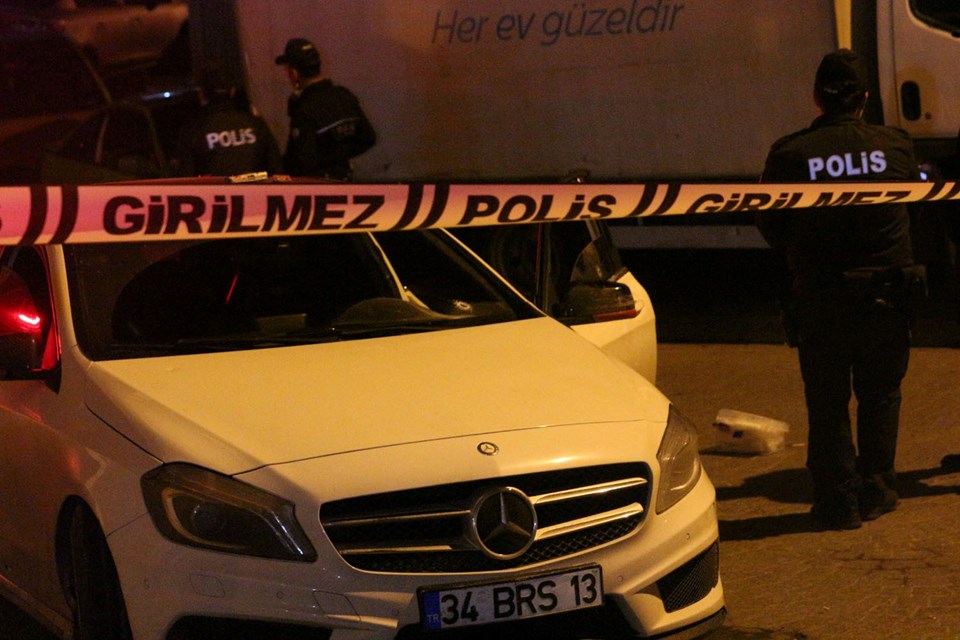 Beyoğlu'nda silahlı çatışma: 3 yaralı - 1