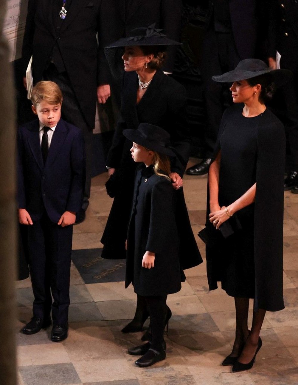 Meghan Markle ve Prens Harry Kraliçe'nin cenazesinde ikinci sırada - 2