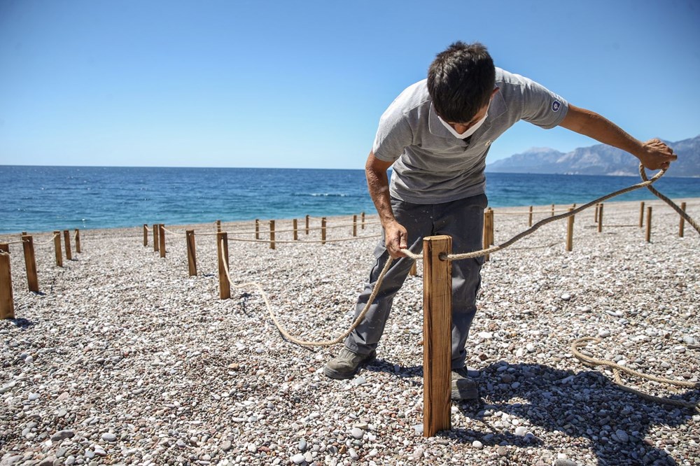 Dünyaca ünlü Konyaaltı Plajı'nda deniz keyfi sosyal mesafeli olacak