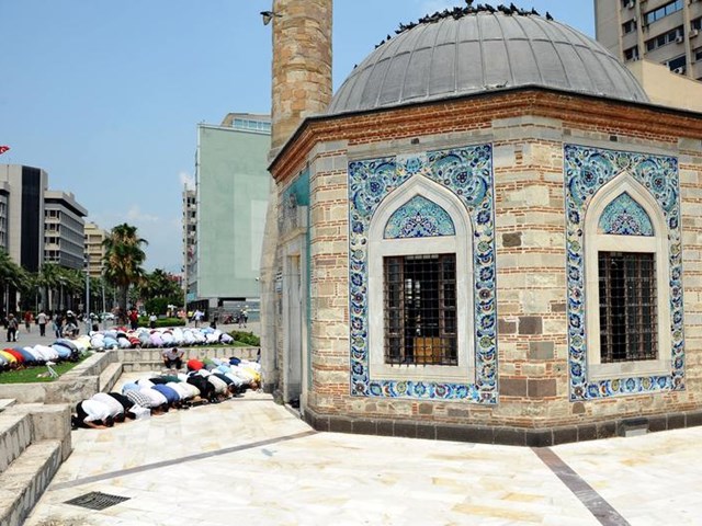 izmir in asirlik minyatur camisi ntv