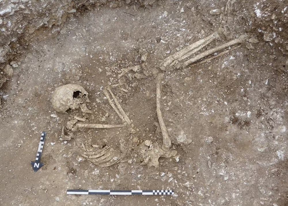 "Öbür dünya"da rahat etmek için adaklarıyla birlikte gömüldüler: 2 bin yıl önce ölen beş insanın kalıntıları ortaya çıkarıldı - 1
