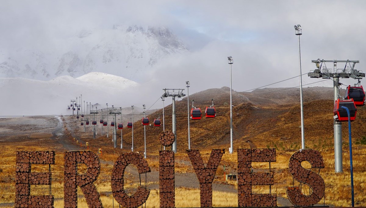 Erciyes'te iki mevsim, sarı ve beyaz bir arada
