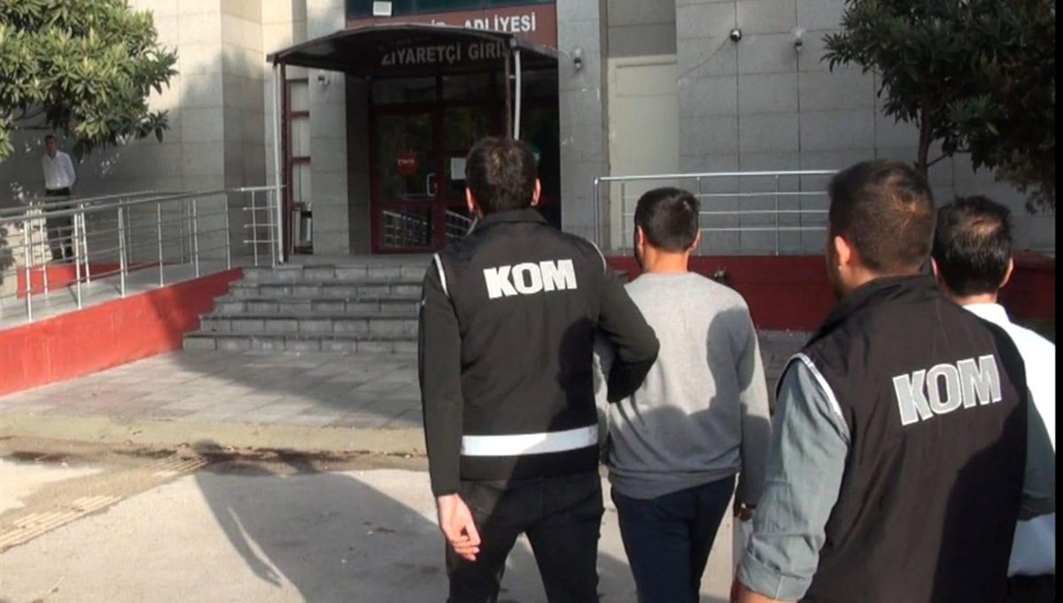 Balıkesir'de FETÖ'den aranan 2 kişi yakalanıp, tutuklandı Balıkesir'de FETÖ'den aranan 2 kişi yakalanıp, tutuklandı