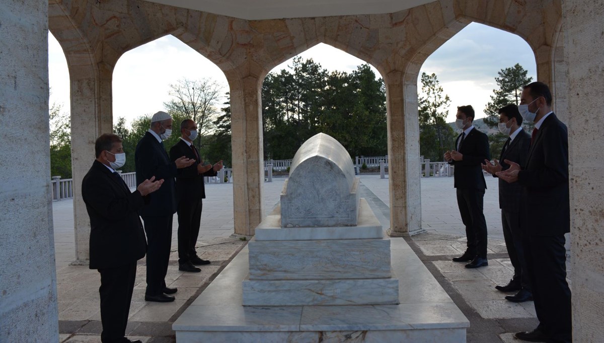 Halk Ozanı Yunus Emre, ölümünün 700'üncü yıl dönümünde kabri başında anıldı
