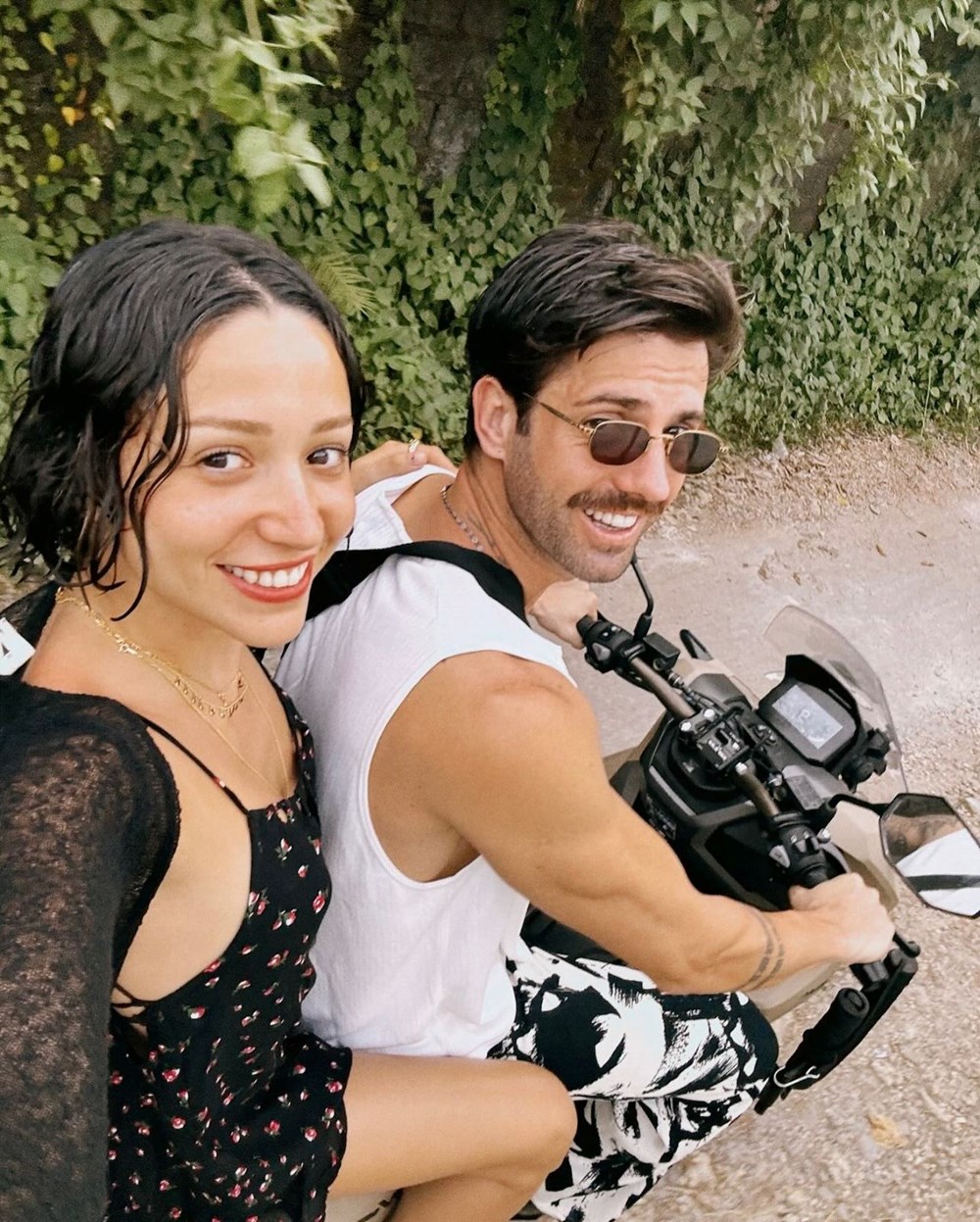 Zeynep Bastık ve Serkay Tütüncü'den Tropik Aşk İtirafı: Bali'de Romantizm Rüzgarları 74 qpT9tpuLd0OGkrpAton1Ew