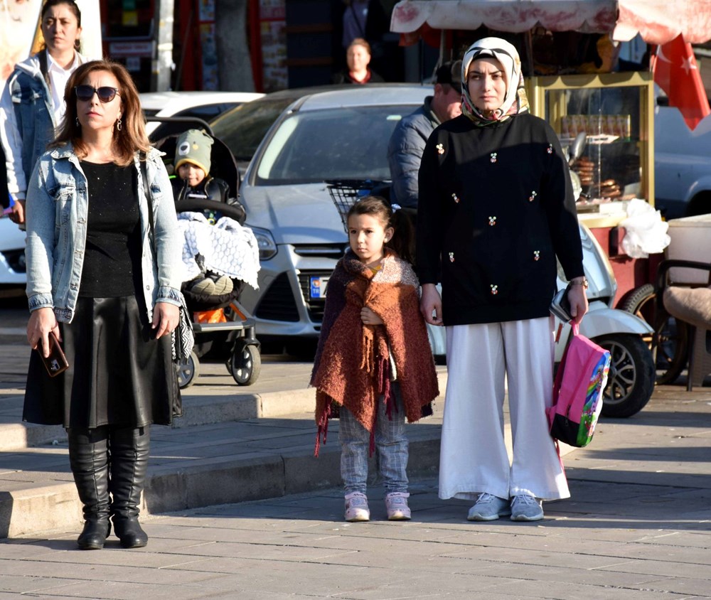 Saat 9'u 5 geçe hayat 1 dakika durdu - 9