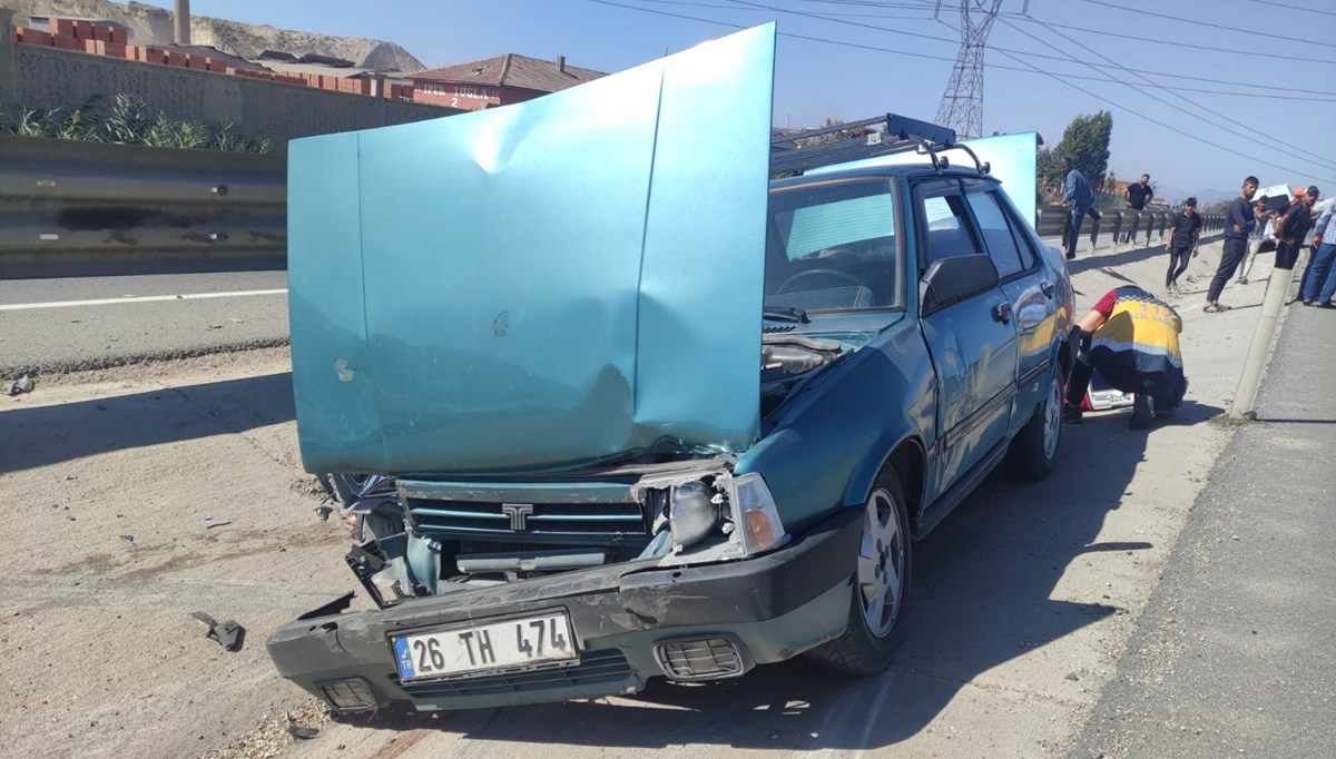 Afyonkarahisar'da trafik kazası: 1 kişi öldü, 2 kişi yaralandı