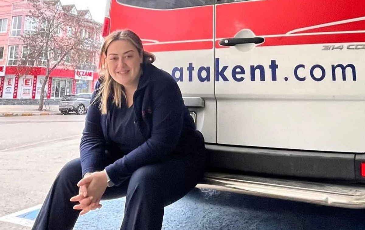 Hemşire olan görev yapan bir çocuk annesi İpek Genç hayatını kaybetti.