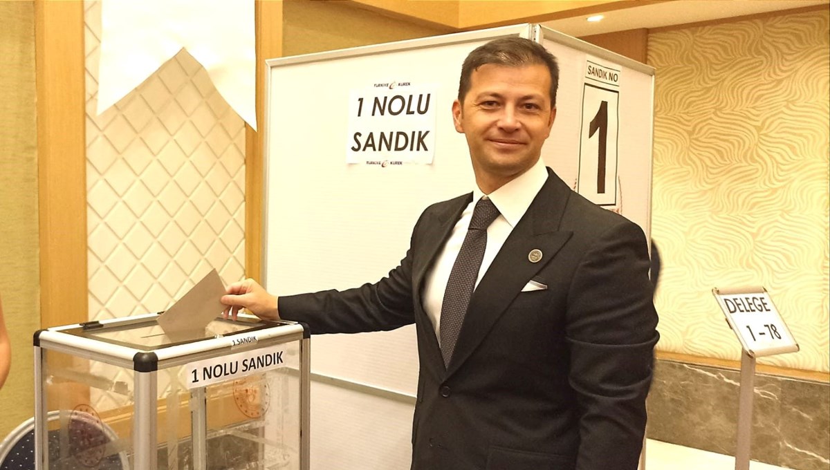 Kürek Federasyonu'nda Erhan Ertürk yeniden başkan seçildi Kürek Federasyonu'nda Erhan Ertürk yeniden başkan seçildi