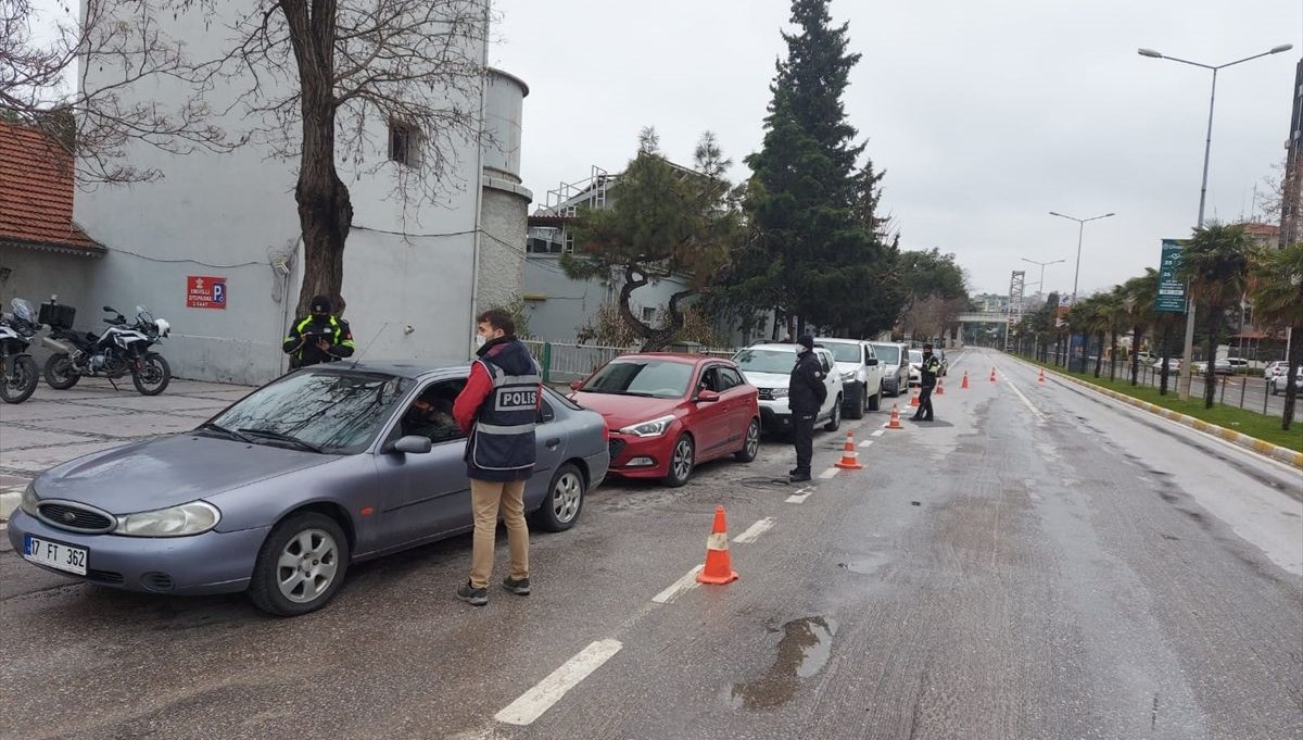 Evde nikah törenine katılan 40 kişiden 35'i virüse yakalandı