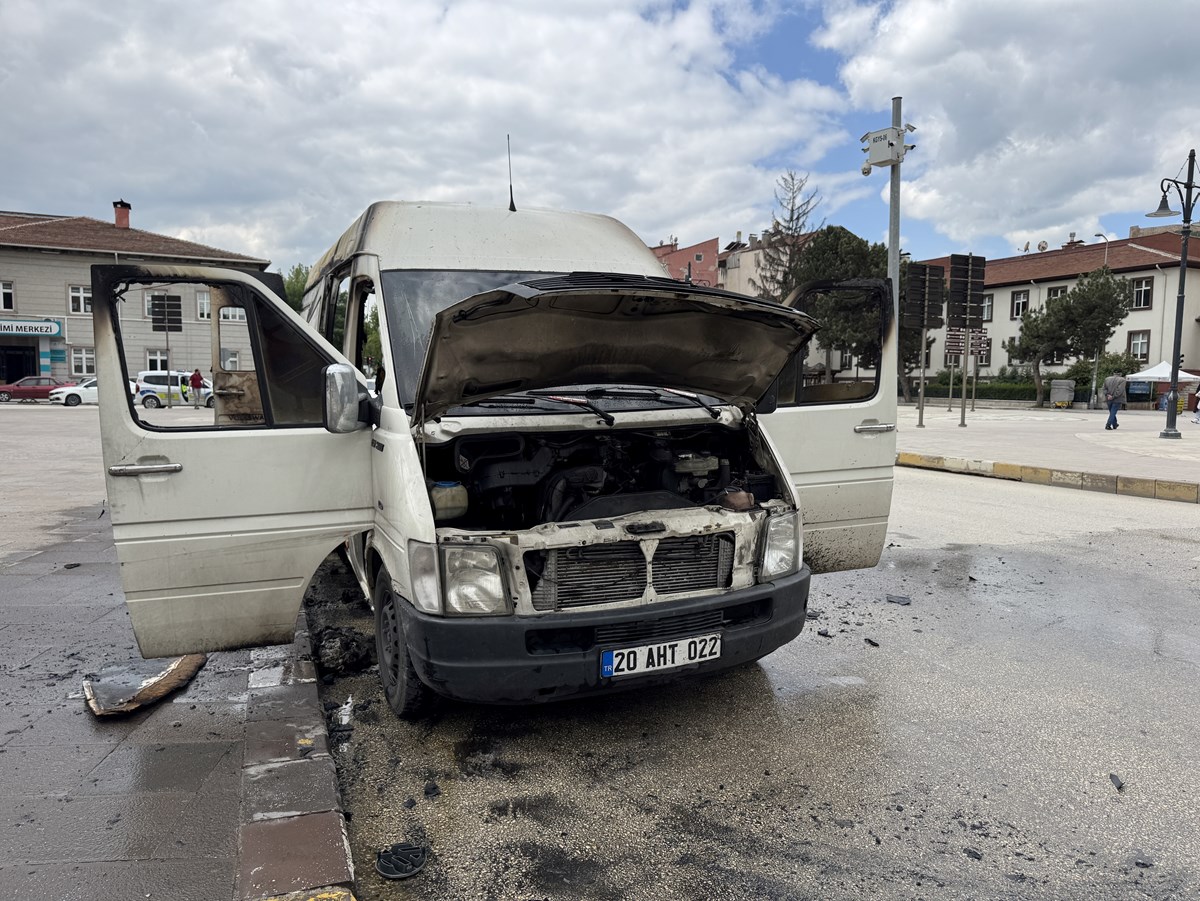 Alevlere teslim olan araç kullanılamaz hale geldi