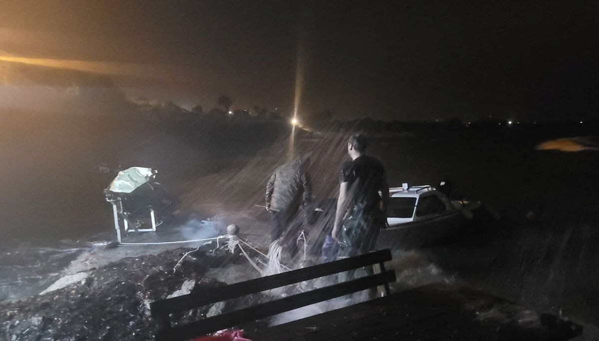 İzmir'de fırtına tekneleri batırdı