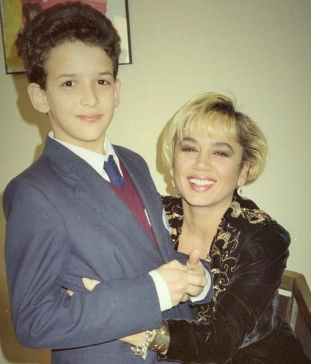 Özcan Deniz'den nostaljik paylaşım (Ünlülerin çocukluk ve gençlik halleri) - 107