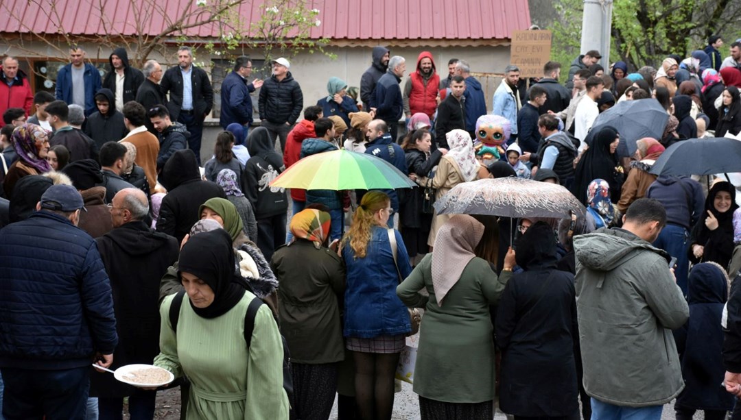 Bir asırlık gelenek: 12 bin kişi bayramlaştı!