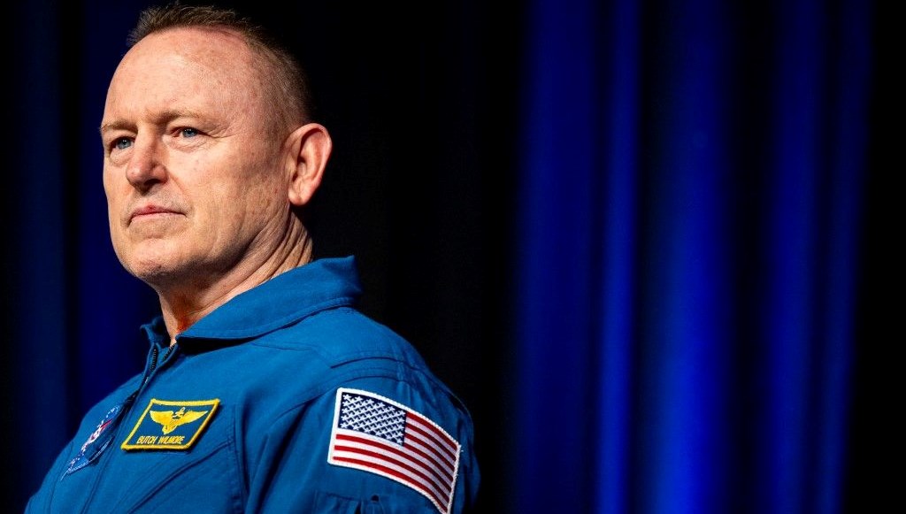 Uzayda mahsur kalan astronot emekli oldu