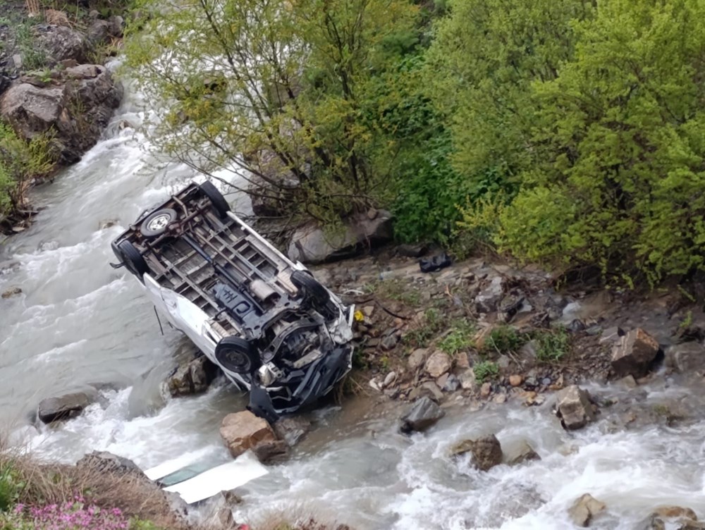 Derede can pazarı! Hakkari'de minibüs devrildi: İki meyyit, üç yaralı 72 qtCvqDZH30aEFMiPHYc52Q