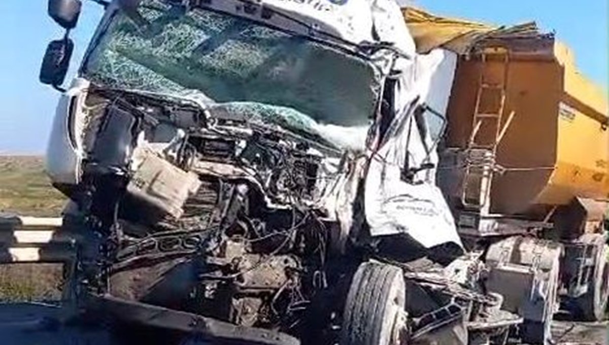 İstanbul-Şile’de iki hafriyat kamyonu çarpıştı:1 ölü 1 yaralı İstanbul-Şile’de iki hafriyat kamyonu çarpıştı:1 ölü 1 yaralı