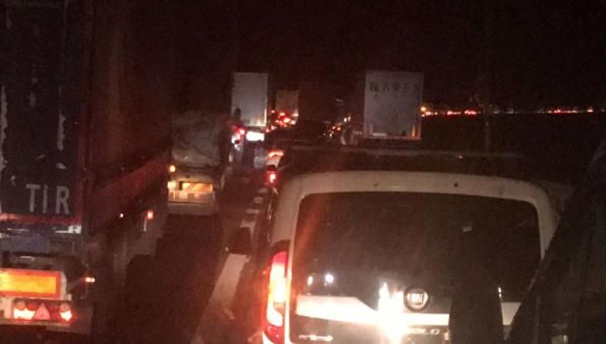 Bursa Orhangazi Tüneli'nde çalışma: İstanbul istikametinde uzun araç kuyruğu oluştu Bursa Orhangazi Tüneli'nde çalışma: İstanbul istikametinde uzun araç kuyruğu oluştu