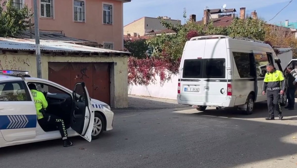 Ehliyetsiz sürücü ve yakınları polise saldırdı Ehliyetsiz sürücü ve yakınları polise saldırdı