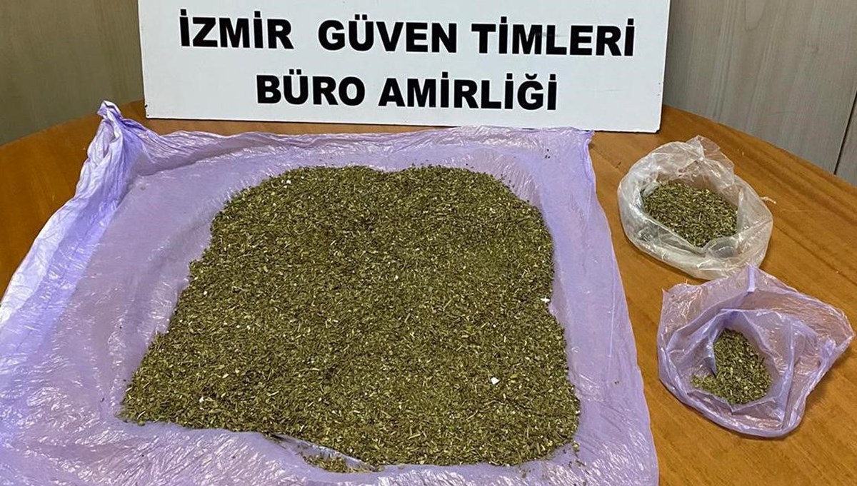 İzmir'de cezaevi firarisi uyuşturucuyla yakalandı İzmir'de cezaevi firarisi uyuşturucuyla yakalandı