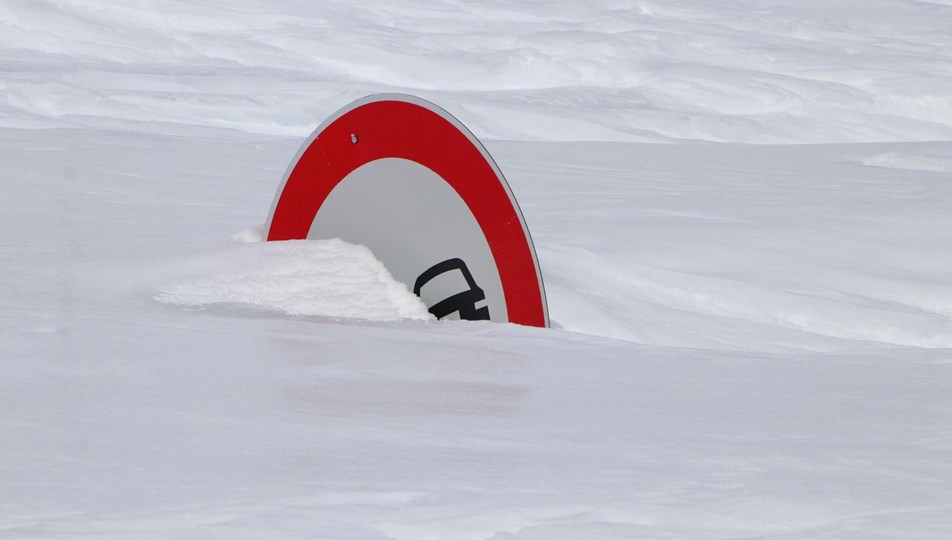 53 gündür kapalı tutulan yolda çalışma: Kar kalınlığı 3
metreyi buldu