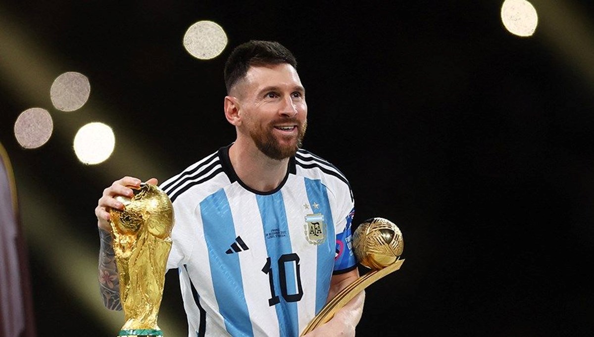 Messi'nin Dünya Kupası formaları 7,8 milyon dolara satıldı Messi'nin Dünya Kupası formaları 7,8 milyon dolara satıldı