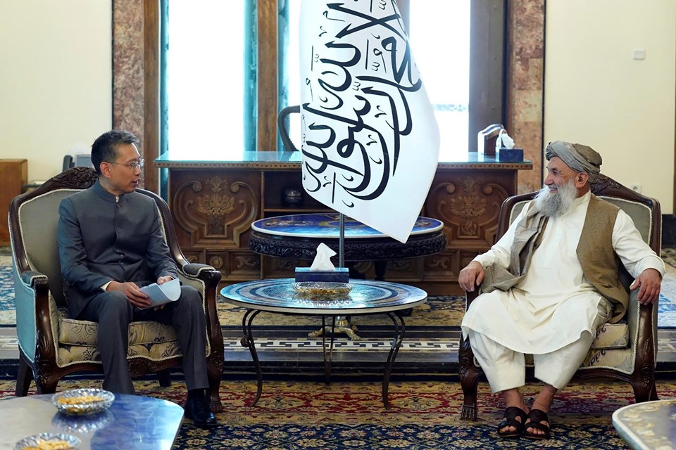 Afganistan'da bir ilk: Çinli Büyükelçi Taliban'a güven mektubu sundu - 1