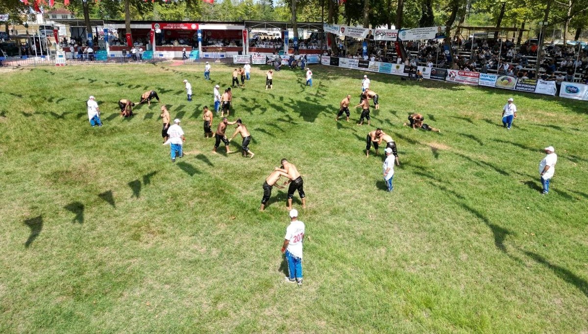 Akbalık Yağlı Güreşleri’nde 600 pehlivan ter döküyor