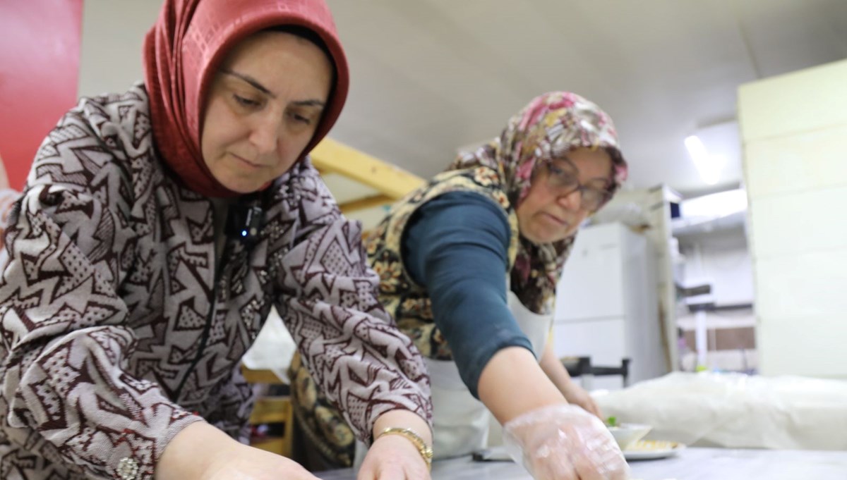 Yıllar önce kayınvalidesinden öğrendi, işletme kurdu: Bir ilçenin sevilen lezzeti haline geldi